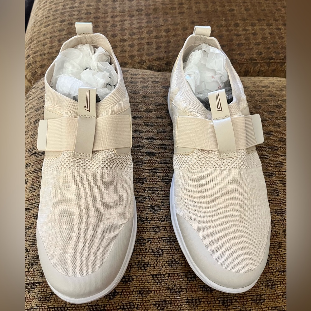 Women’s Copper Fit size 8.5 shoes, in like new condition.